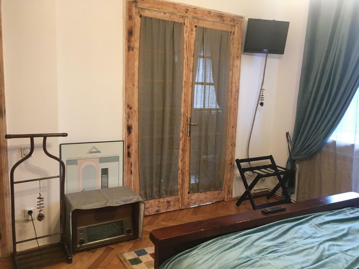 Vintage Apartment Bukares Bagian luar foto
