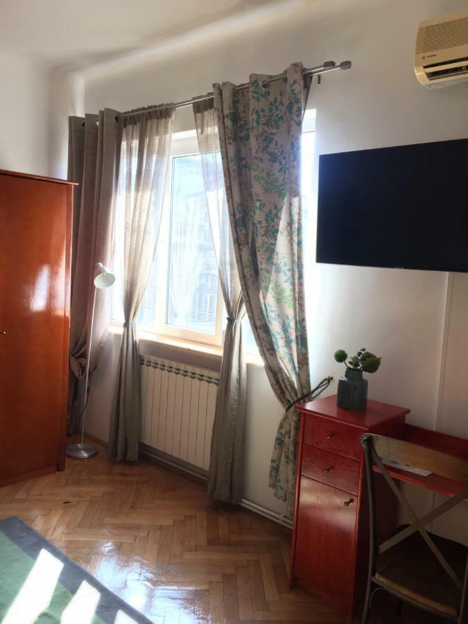 Vintage Apartment Bukares Bagian luar foto
