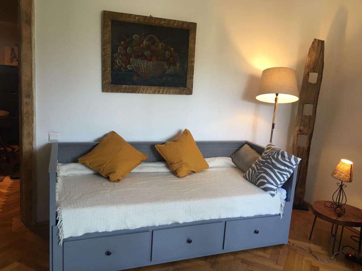Vintage Apartment Bukares Bagian luar foto